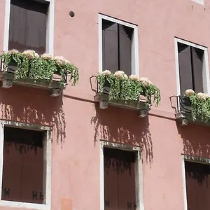 https://casa-delle-ortensie.hotelinveneto.com
