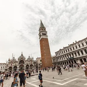 https://arsenale-apartment.hotelinveneto.com