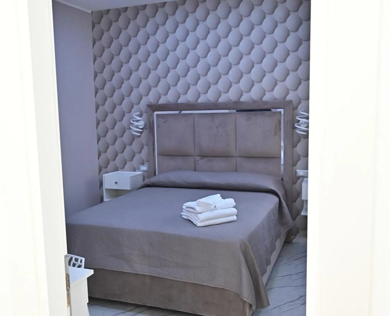 Bed and Breakfast Bebsantaniellohouse1 à Naples Couette-café