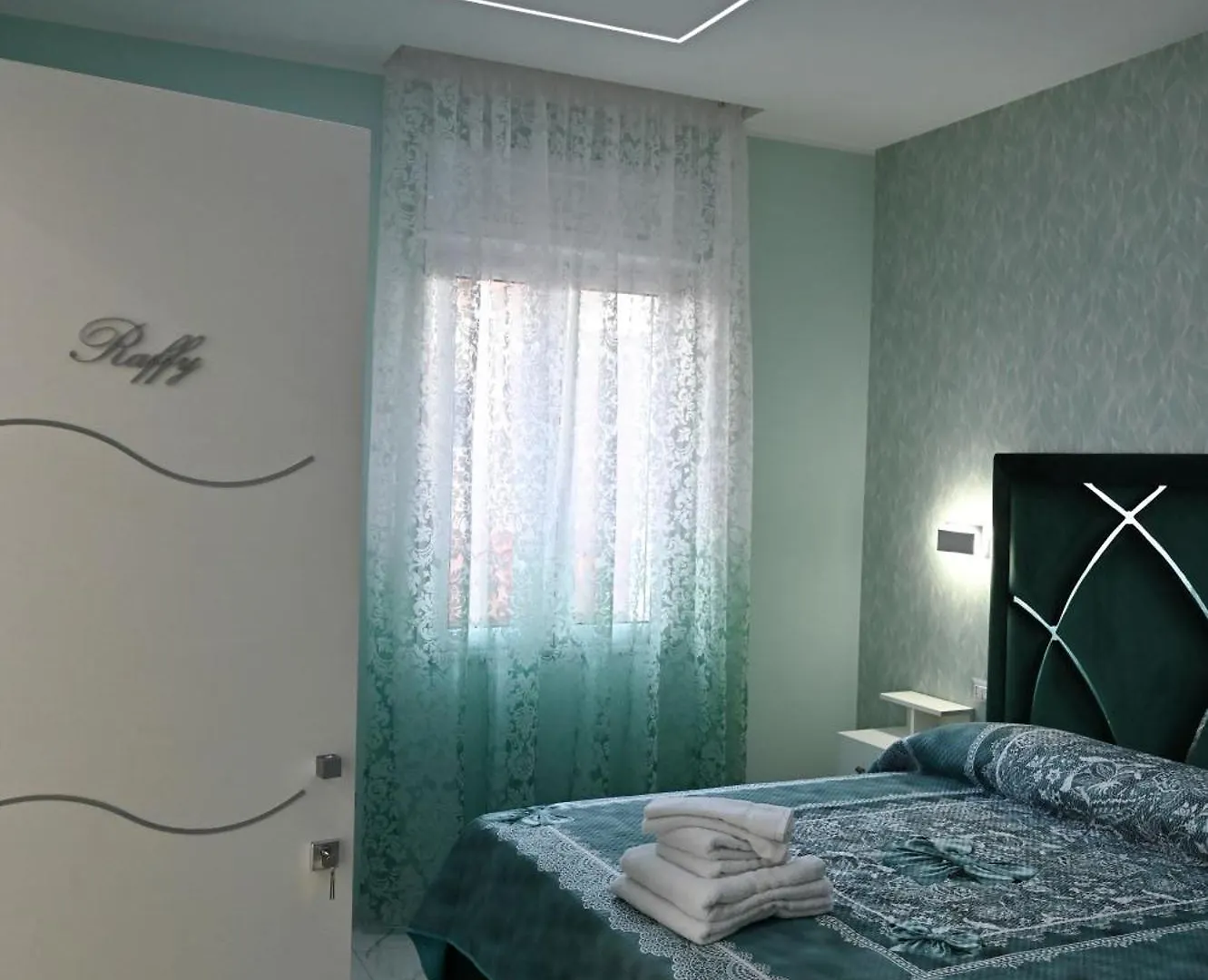 Bed and Breakfast Bebsantaniellohouse1 à Naples 0*,